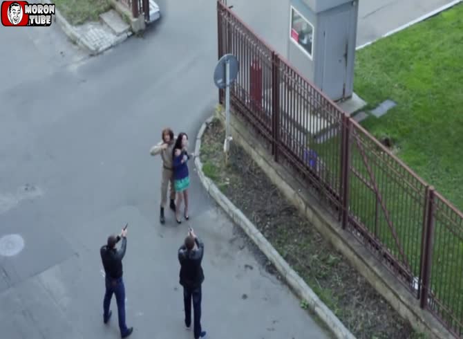 Video :Russian soldier thinks he is witnessing a hostage situation and intervenes during a film shoot